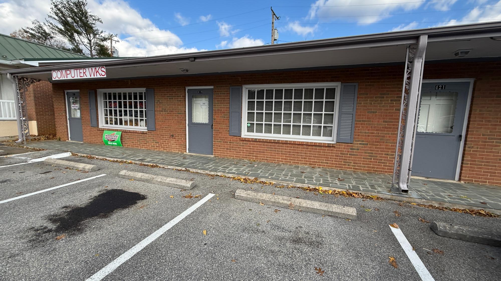 Front view of the Wall Residences office in Salem